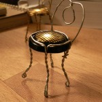 How to: Make a little chair from a champagne cork wire!