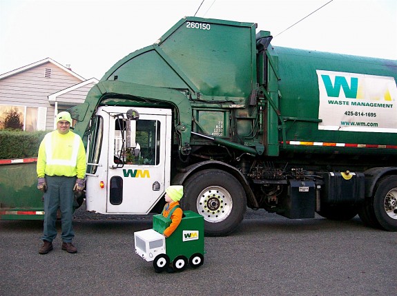 Full view The little garbage man with the real neighborhood version